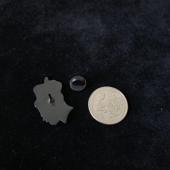 🎉HP🎉 Freddie Mercury Enamel Pin - Picture 5 of 6